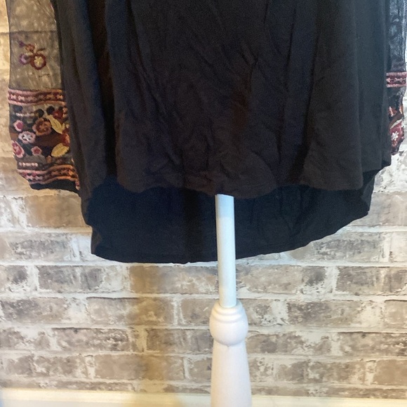 Maurice’s crewneck blouse. Long semi-sheer sleeves. Black. Size XXL. - Picture 4 of 16